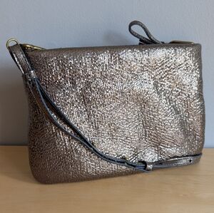 Madewell | The Puff Crossbody, Textured Leather Purse In Metallic Pewter